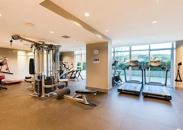 *Prestigious Promontory 2 Bedroom W/Ocean Views Victoria