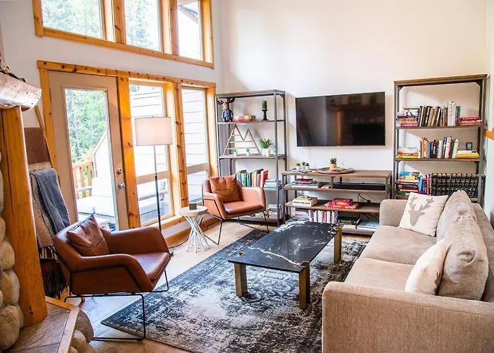 Cozy Mountain Retreat W/ Private Hot Tub Villa Fernie