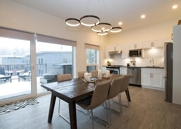 Kasper'S Den By Revelstoke Vacations Apartment