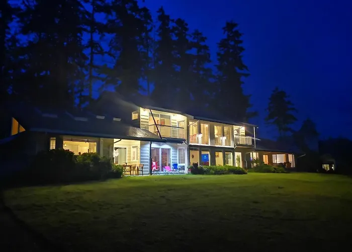 Donkersley Beach Manor A Villa Powell River