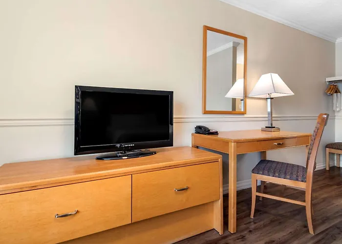 Kelowna hotels near Prospera Place