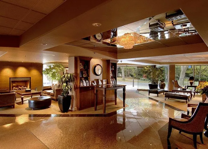 Queen Victoria Hotel & Suites