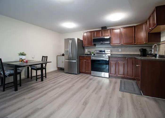 Bright Private Suite Near Departure Bay Beach Nanaimo