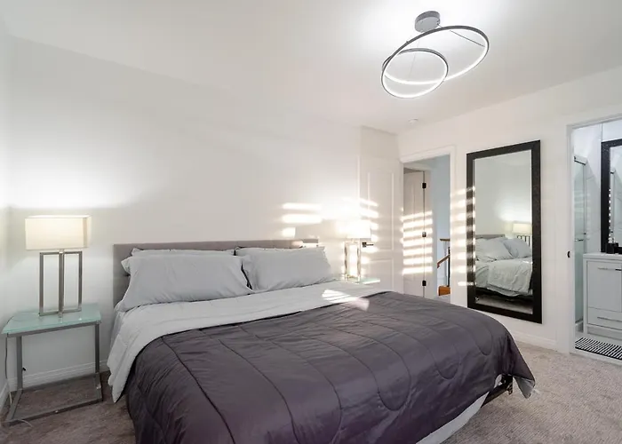 Spacious & Modern By The Beach White Rock