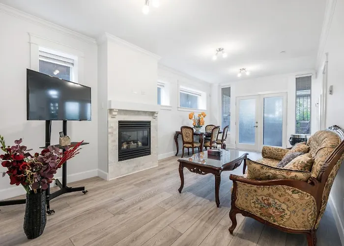 Explore Vancouver From Deluxe 2B/1B Basement