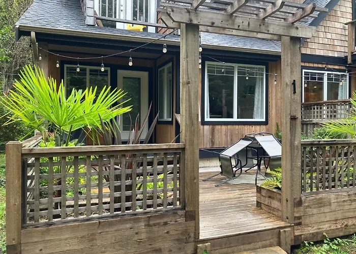 Sienna'S Tree House Apartment Tofino