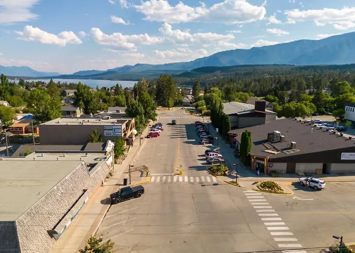 The Grizzly House I Sleep 7 I Patio & Bbq I 55 Tv Apartment Invermere