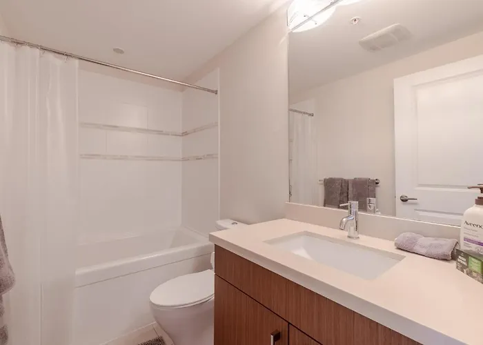 Marvelous 2 Bedroom Condo With Stunning Downtown Views! Vancouver