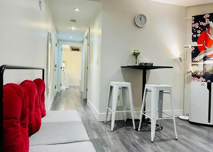 2Br 1Ba Full Kitchen - Guest Suite In Central Little Saigon - Free Parking Vancouver