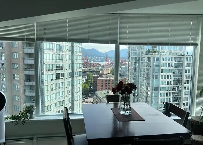 Private Room In Cozy Downtown Apartment Vancouver