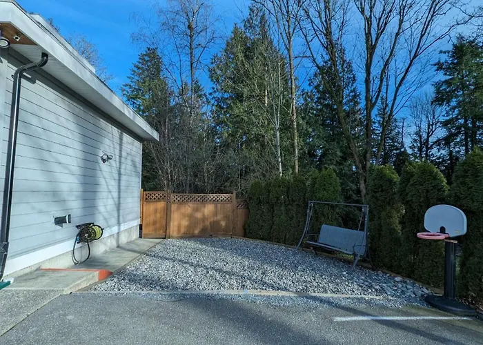 Entire Forest Home Near Nature & Amenities Surrey