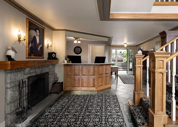 Victoria hotels near Craigdarroch Castle