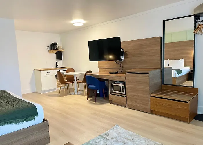 Ucluelet hotels near Cedar House Gallery