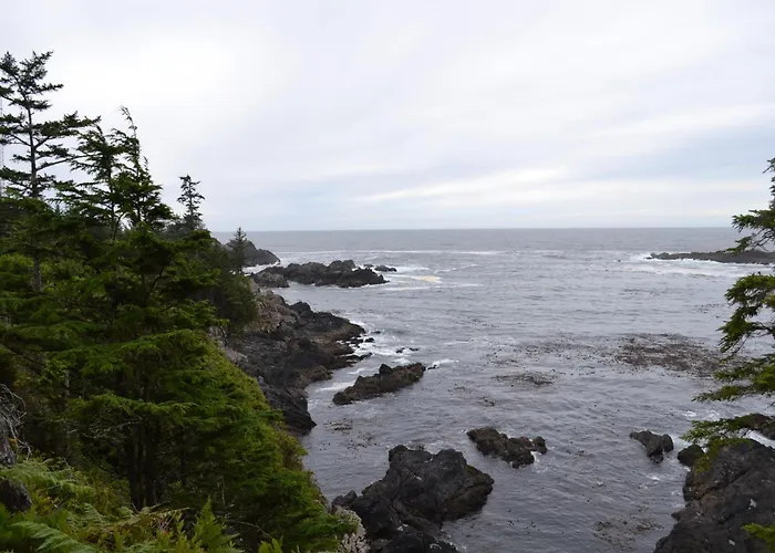 Easy On The Edge Villa Ucluelet