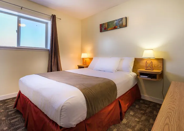 Kelowna hotels near Mission Creek Regional Park