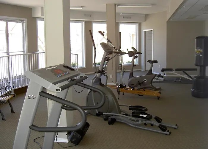 Discovery Bay Resort By Kelowna Resort Acc. - 80+ Suites Available