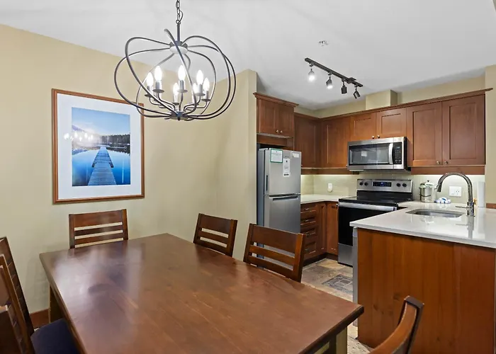 Horstman House By Whistler Premier Apartment