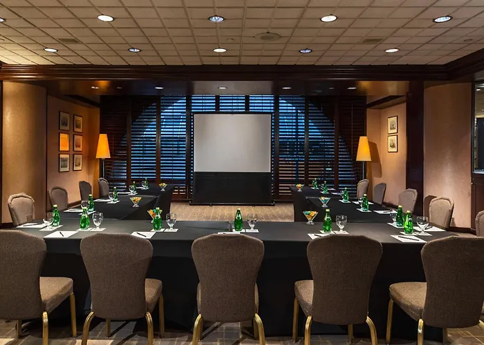 Vancouver hotels near Stanley Park