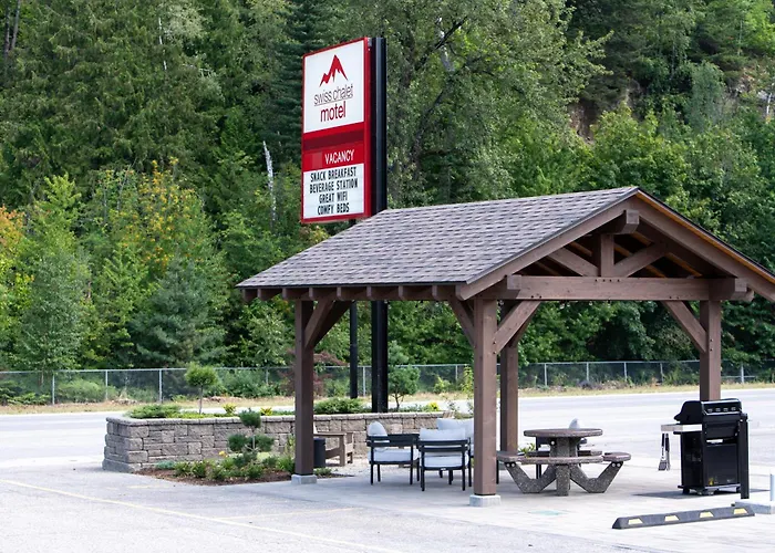 Revelstoke Hotels