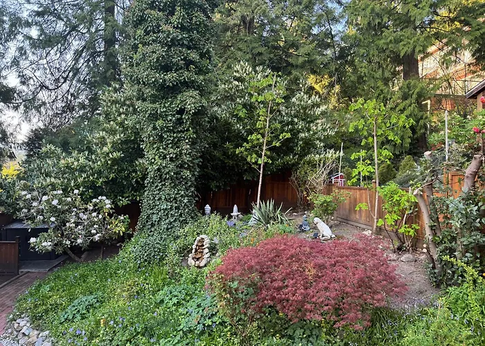 Beautiful Two Bedroom Suite North Vancouver