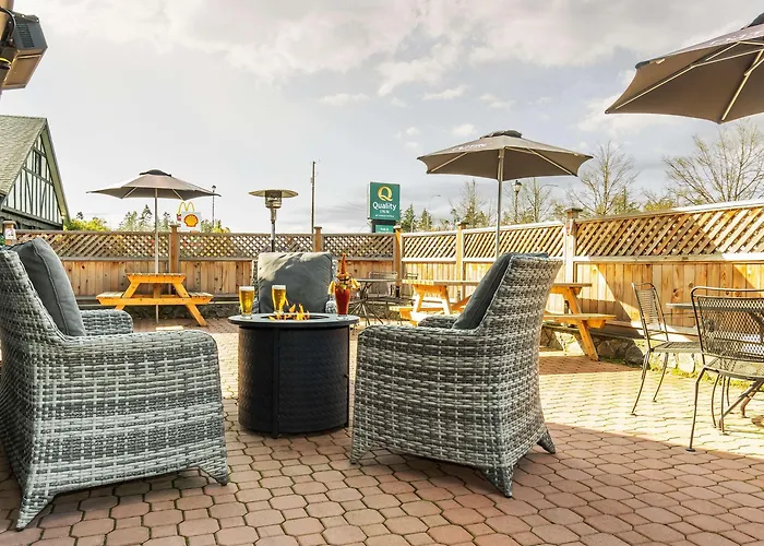 Saanichton Hotels