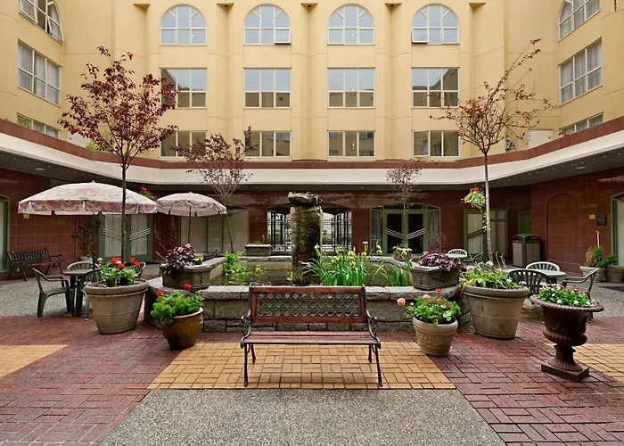 Harrison Hot Springs hotels near Miami Bridges Walk