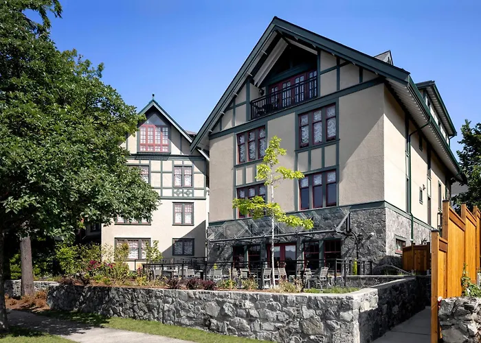 Victoria hotels near Craigdarroch Castle