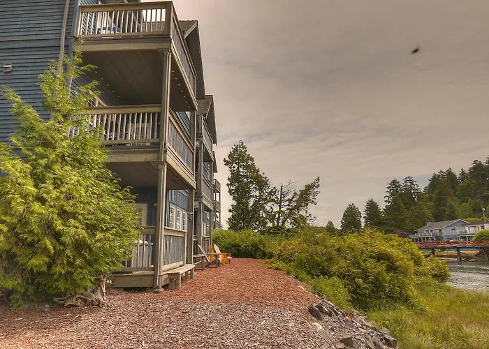 Ucluelet Hotels