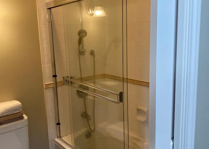 A Cozy En-Suite On The Second Floor With Independent Entranceclose To Yvr Richmond