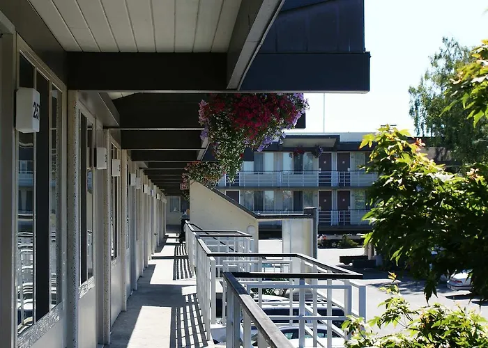 Victoria Hotels