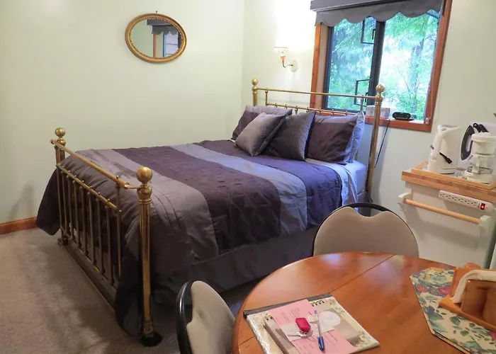 Pet friendly Summerhill Guest House Tofino