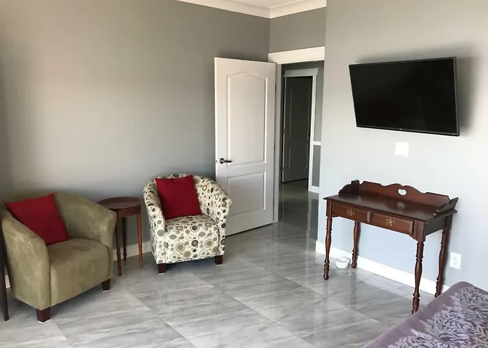 Pet friendly Lake And Bridge View Vacation Home West Kelowna